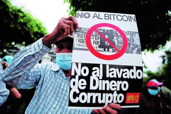 El Salvador inició la era bitcoin de forma atropellada